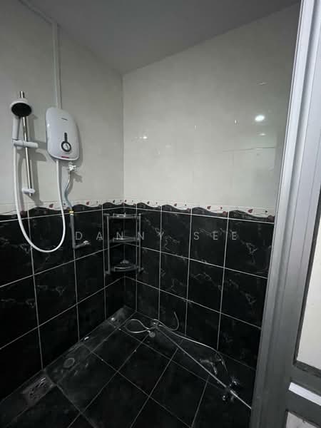 2-storey Terraced House for Sale in Bandar Putra (Kulai) - Danny See - Bathroom - PropertyGuru.com.my