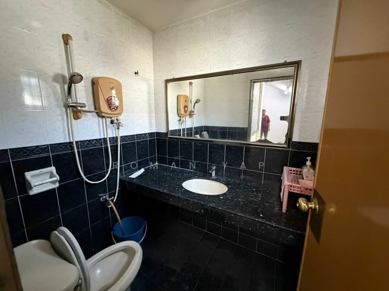 1-storey Terraced House for Sale in Bukit Beruntung (Selangor) - Roman Yap - Bathroom - PropertyGuru.com.my