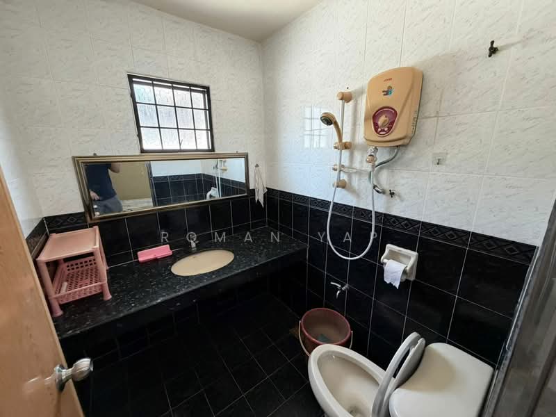 1-storey Terraced House for Sale in Bukit Beruntung (Selangor) - Roman Yap - Bathroom - PropertyGuru.com.my