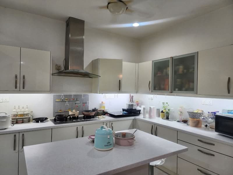 Bungalow Single Storey Seksyen 3 Shah Alam untuk Untuk Dijual - RM 1,700,000, Mac 2026 - Kitchen - PropertyGuru.com.my