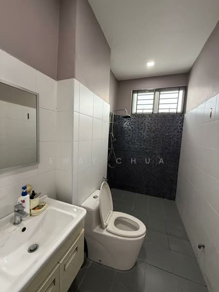 Rumah Teres 2 Tingkat untuk Dijual di Taman Kempas Indah (Tebrau) - Eway Chua - Bathroom - PropertyGuru.com.my