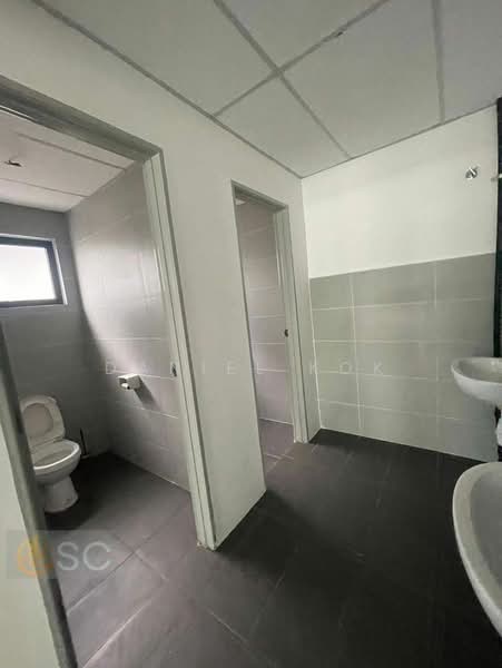Commercial Bungalow for Sale in Sungai Kapar Indah Industrial Park (Kapar) - Daniel Kok - Bathroom - PropertyGuru.com.my
