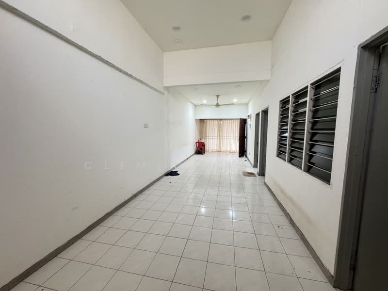 1-storey Terraced House for Sale in Rawang Garden (Rawang) - Clement Wong - Corridor - PropertyGuru.com.my