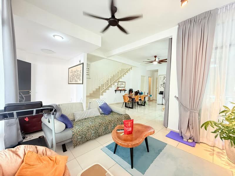 Cluster House for Sale in Taman Mount Austin (Tebrau) - Jasca Fan - Living Room - PropertyGuru.com.my