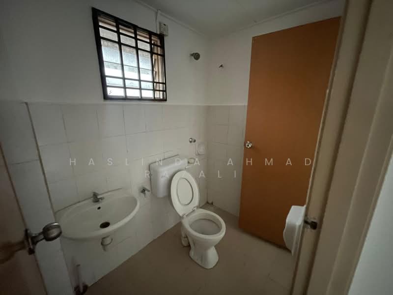 2-storey Terraced House for Sale in Taman Tasik Puchong (Puchong) - Haslinda Ahmad Razali - Bathroom - PropertyGuru.com.my