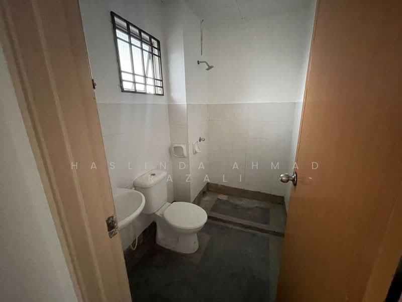 2-storey Terraced House for Sale in Taman Tasik Puchong (Puchong) - Haslinda Ahmad Razali - Bathroom - PropertyGuru.com.my