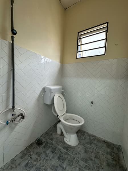 Kedai / Pejabat untuk Disewa di Taman Kota Pendamar (Klang) - Vivian Koh - Bathroom - PropertyGuru.com.my