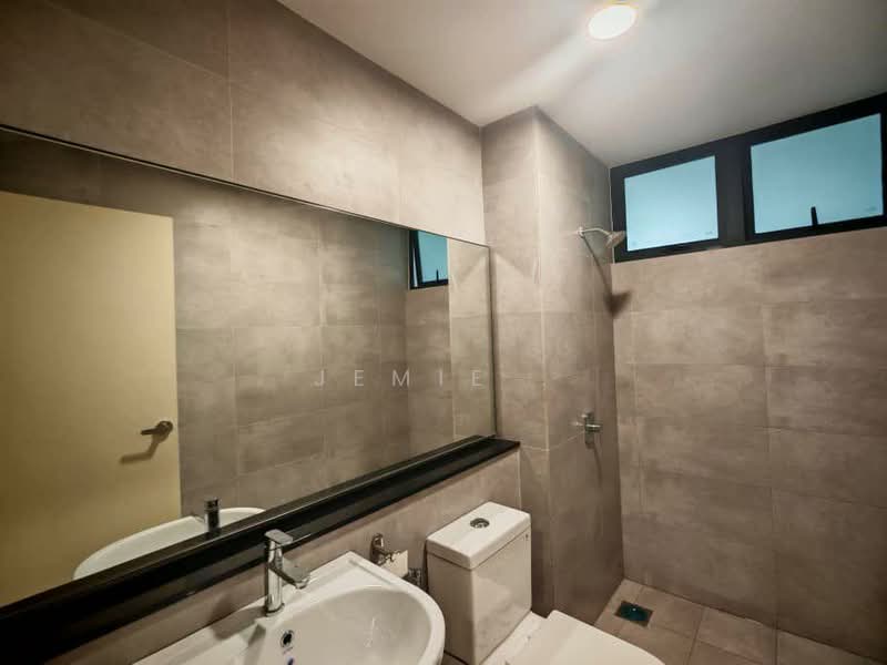 Summit @ Lagoon Residences untuk Untuk Disewa - RM 3,400 /bulan, Mac 2026 - Bathroom - PropertyGuru.com.my