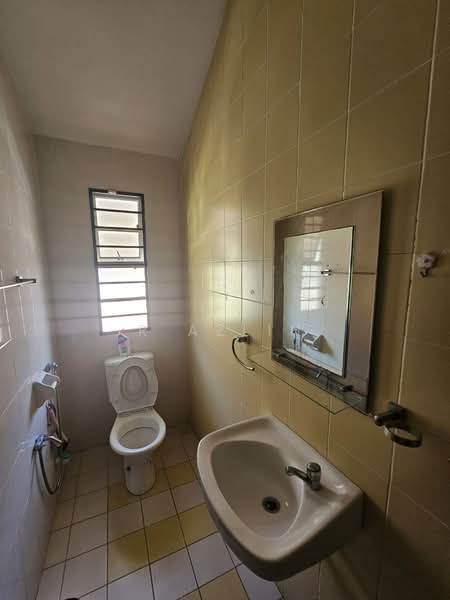 2-storey Terraced House for Sale in Denai Alam (Shah Alam) - R Azlin - Bathroom - PropertyGuru.com.my
