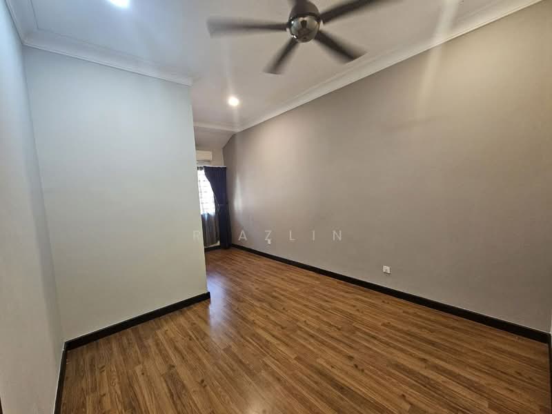 2-storey Terraced House for Sale in Denai Alam (Shah Alam) - R Azlin - Living Room - PropertyGuru.com.my
