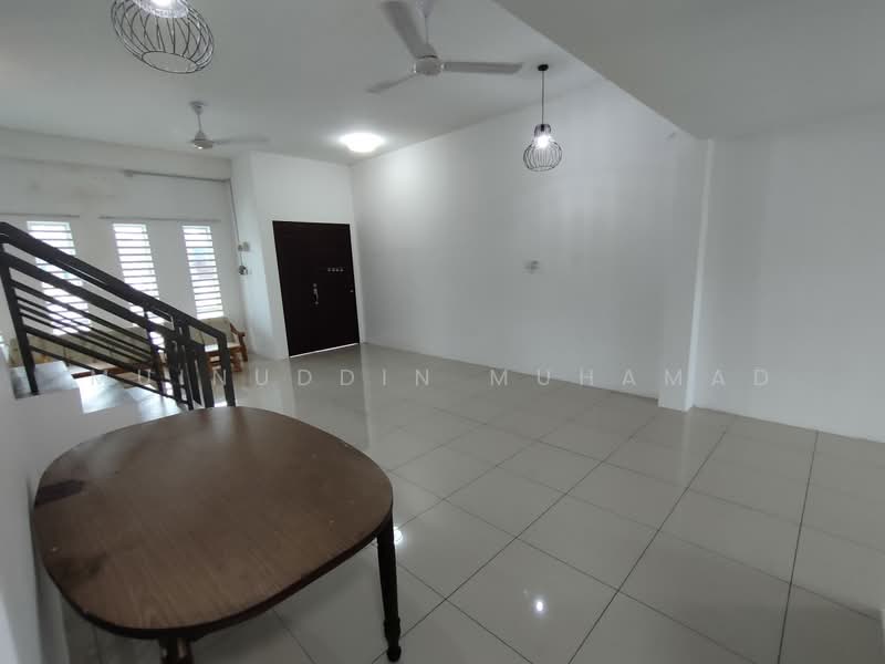 2-storey Terraced House for Rent in Teluk Intan (Perak) - Muinuddin Muhamad - Living Room - PropertyGuru.com.my