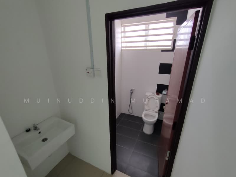 2-storey Terraced House for Rent in Teluk Intan (Perak) - Muinuddin Muhamad - Bathroom - PropertyGuru.com.my