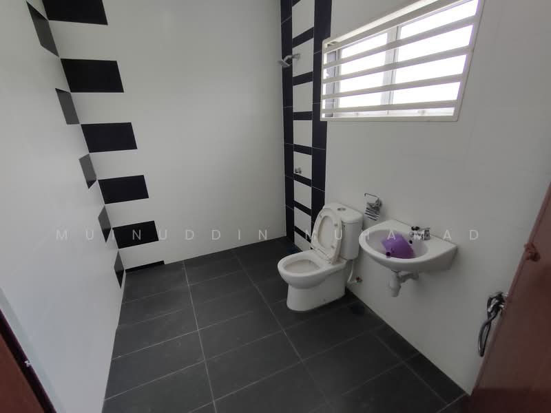 2-storey Terraced House for Rent in Teluk Intan (Perak) - Muinuddin Muhamad - Bathroom - PropertyGuru.com.my