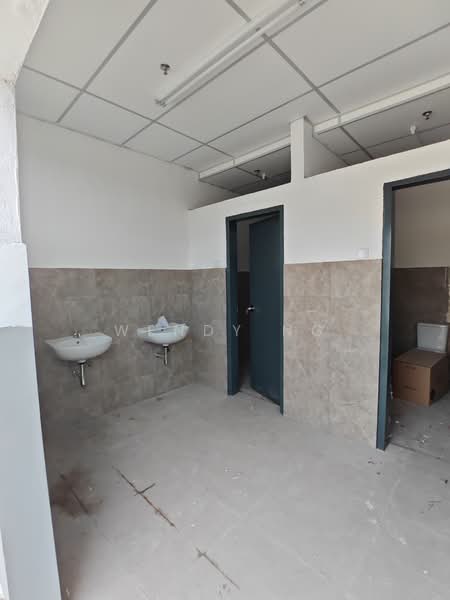 Factory for Rent in Serendah (Rawang) - Wendy Ng - Bathroom - PropertyGuru.com.my