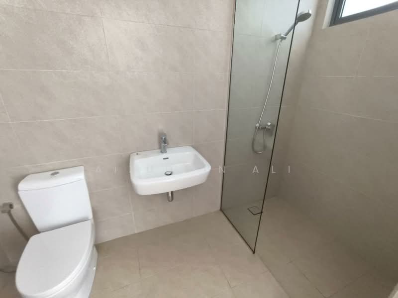 Semi-Detached House for Sale in Shah Alam (Selangor) - Aizuddin Ali - Bathroom - PropertyGuru.com.my