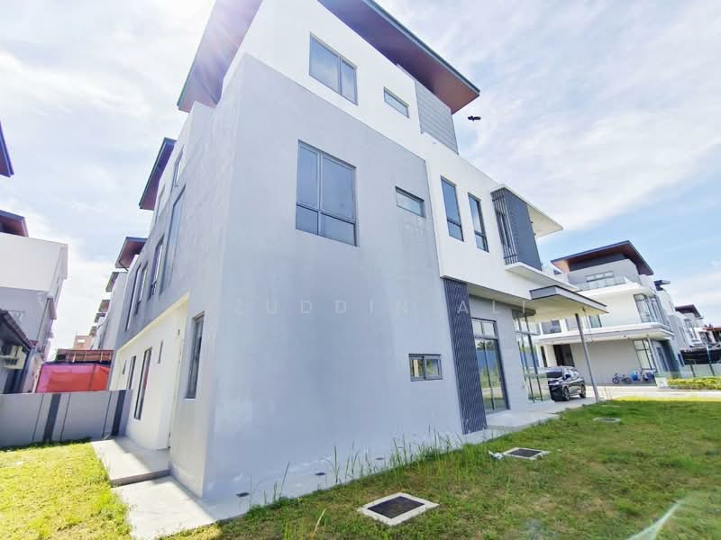 Semi-Detached House for Sale in Shah Alam (Selangor) - Aizuddin Ali - Exterior - PropertyGuru.com.my