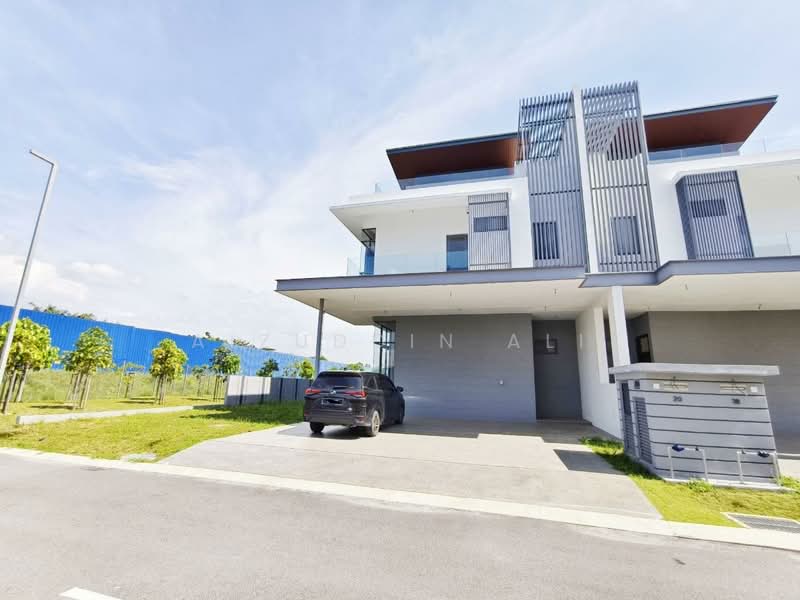 Semi-Detached House for Sale in Shah Alam (Selangor) - Aizuddin Ali - Exterior - PropertyGuru.com.my