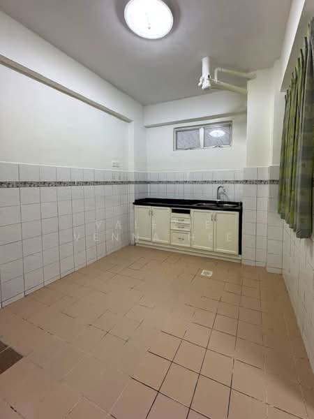 Condominium for Rent at Impian Heights - Valerie Venna Hee - Kitchen - PropertyGuru.com.my