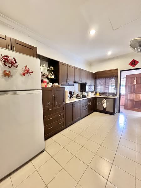 Semi-Detached House for Sale in Seksyen 17 (Petaling Jaya) - Chris Choe - Kitchen - PropertyGuru.com.my