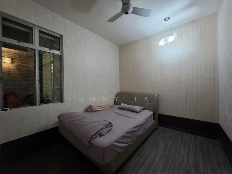 1-storey Terraced House for Sale in Taman Daya (Johor Bahru) - Tommy Tai - Bedroom - PropertyGuru.com.my