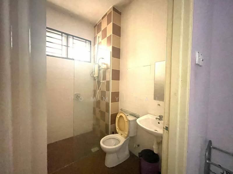 2-storey Terraced House for Sale in Taman Seri Austin (Tebrau) - Tommy Tai - Bathroom - PropertyGuru.com.my