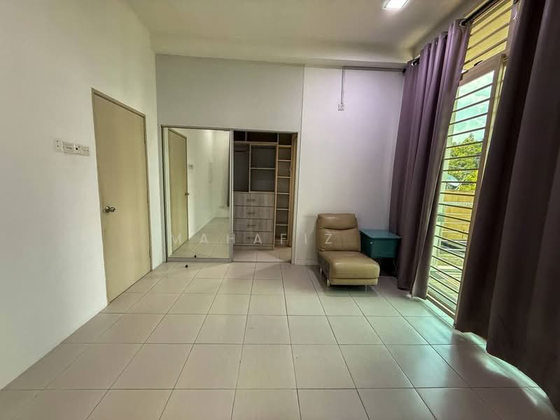 Semi-Detached House for Sale in Bandar Saujana Putra (Tanjong Duabelas) - Mahafiz . - PropertyGuru.com.my