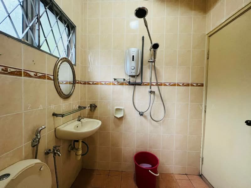 Bungalow for Sale in Sungai Buloh (Selangor) - Zarema Kulbuzheva - Bathroom - PropertyGuru.com.my