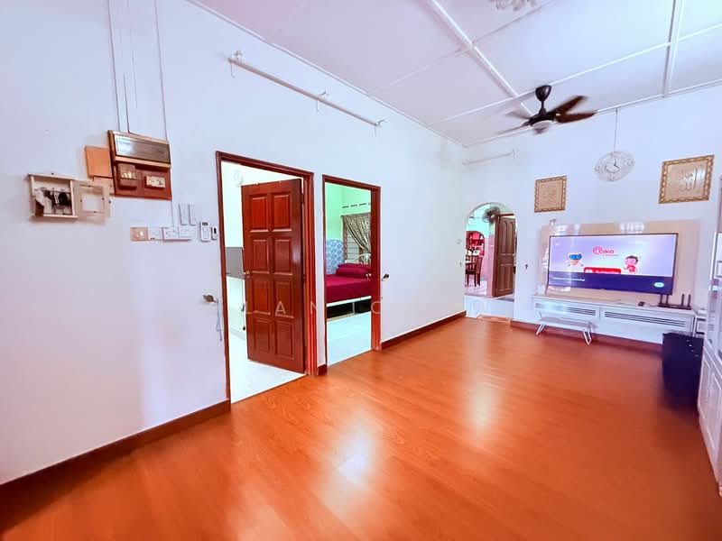 1-storey Terraced House for Sale in Taman Johor Jaya (Johor Bahru) - Alan Chew - Living Room - PropertyGuru.com.my