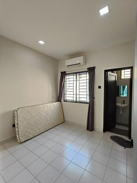 Taman Sierra Perdana untuk Untuk Disewa - RM 2,200 /bulan, Mac 2026 - Bedroom - PropertyGuru.com.my