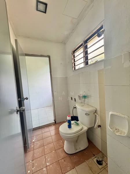 Saujana Utama untuk Untuk Dijual - RM 475,000, Mac 2026 - Bathroom - PropertyGuru.com.my