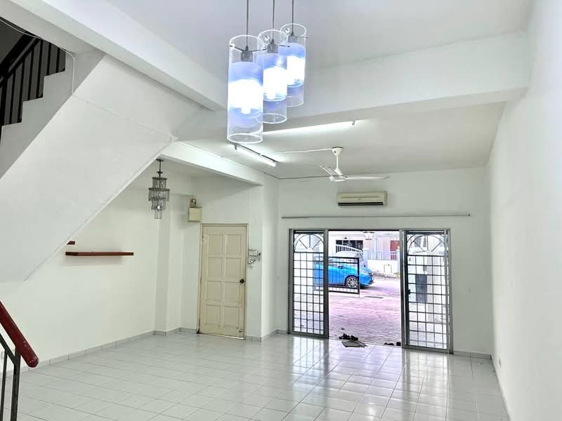 2.5-storey Terraced House for Rent in Taman Koperasi Cuepacs (Cheras) - Hasif Ludin - Living Room - PropertyGuru.com.my