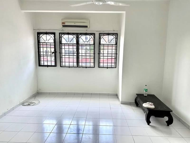 2.5-storey Terraced House for Rent in Taman Koperasi Cuepacs (Cheras) - Hasif Ludin - Living Room - PropertyGuru.com.my