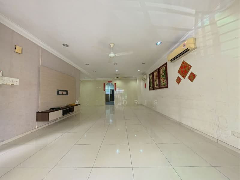 3-storey Terraced House for Sale in Kajang (Selangor) - Ali Idris - Living Room - PropertyGuru.com.my