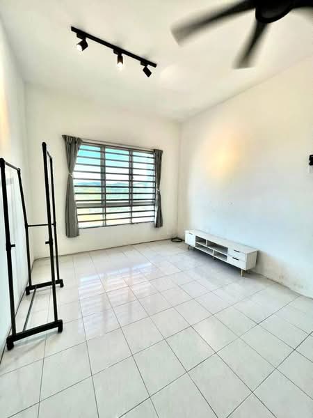 Villa Tropika untuk Untuk Disewa - RM 1,400 /bulan, Feb 2026 - Living Room - PropertyGuru.com.my