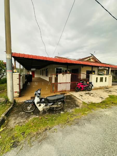 Semi-Detached House for Sale in Taman Seri Marina (Kuala Kedah) - Danial Mohd Zaki - Exterior - PropertyGuru.com.my