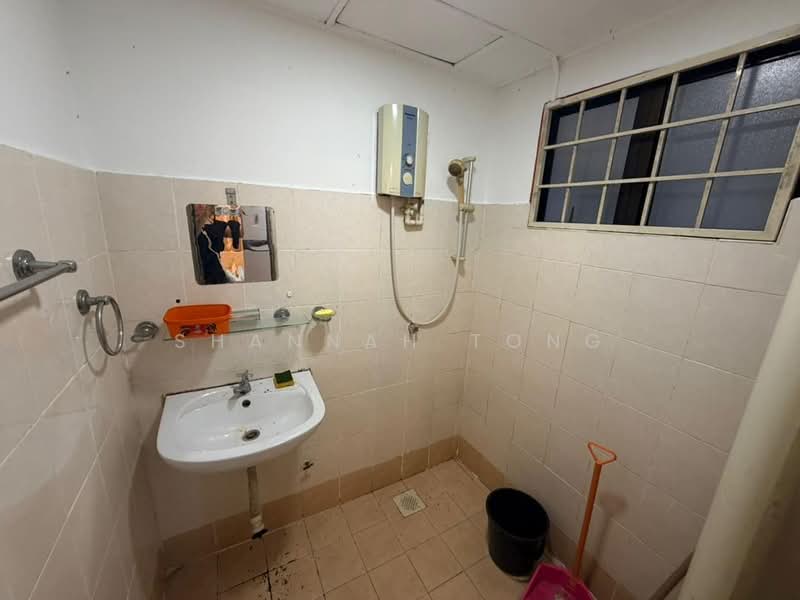 Apartment for Rent at Ixora - Shannah Tong - Bathroom - PropertyGuru.com.my