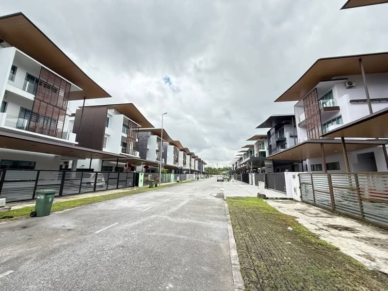 Windsor estate at green heights opesite kuching Sarawak Malaysia for rent untuk Untuk Disewa - RM 10,000 /bulan, Feb 2026 - Exterior - PropertyGuru.com.my