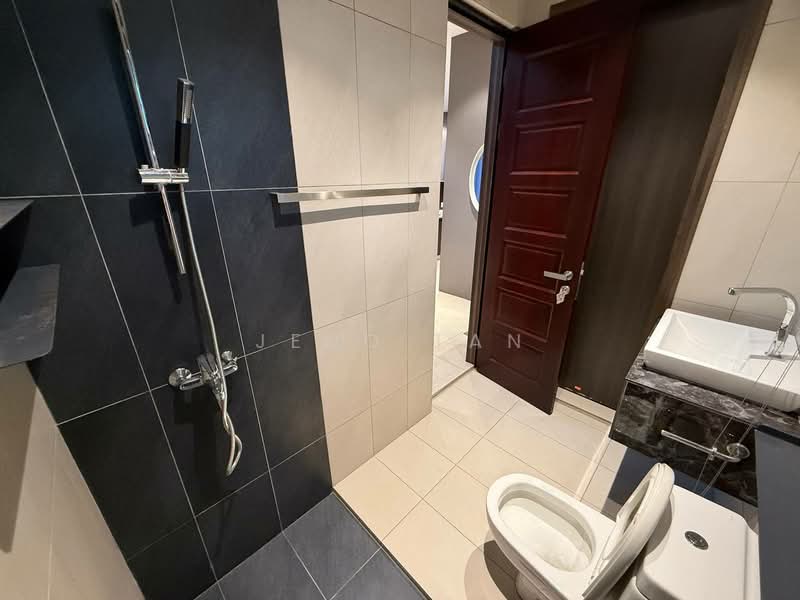 Windsor estate at green heights opesite kuching Sarawak Malaysia for rent untuk Untuk Disewa - RM 10,000 /bulan, Feb 2026 - Bathroom - PropertyGuru.com.my