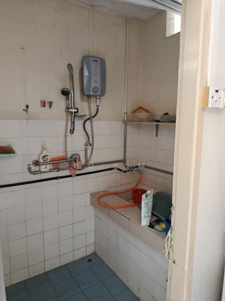 Terraced House for Sale in Taman Green Lane (Jelutong) - Su Sim - Bathroom - PropertyGuru.com.my