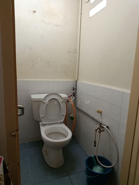 Terraced House for Sale in Taman Green Lane (Jelutong) - Su Sim - Bathroom - PropertyGuru.com.my