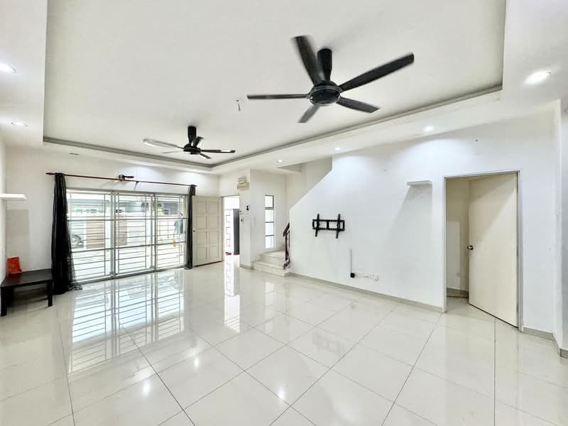 2-storey Terraced House for Sale in Jenjarom (Selangor) - Ali Idris - Living Room - PropertyGuru.com.my