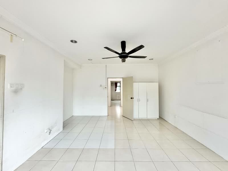 2-storey Terraced House for Sale in Jenjarom (Selangor) - Ali Idris - Living Room - PropertyGuru.com.my