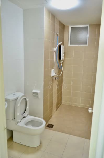 The Zest @ Kinrara 9 untuk Untuk Disewa - RM 1,800 /bulan, Feb 2026 - Bathroom - PropertyGuru.com.my
