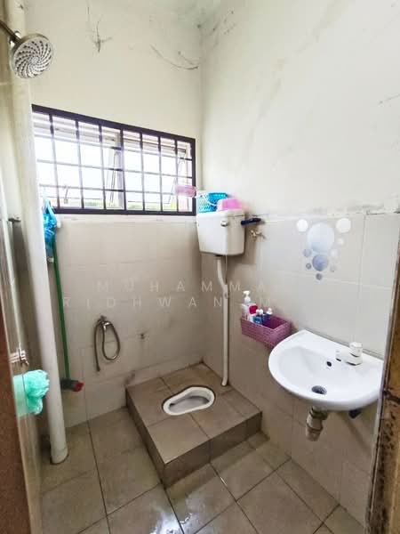 1-storey Terraced House for Sale in Taman Meru Permai (Kapar) - Muhammad Ridhwan Mohd Huzairi - Bathroom - PropertyGuru.com.my