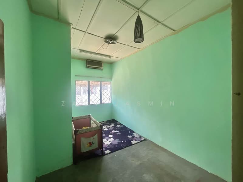 2-storey Terraced House for Sale in Taman Cempaka (Ampang) - Zaty Jasmin - Bedroom - PropertyGuru.com.my