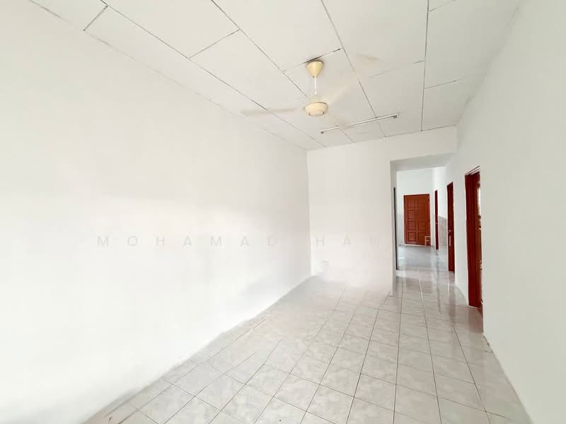 1-storey Terraced House for Sale in Kampung Bagan Lalang (Sepang) - Mohamad Hanafi - Corridor - PropertyGuru.com.my