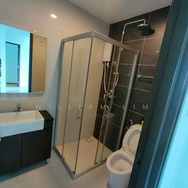 Bay Point @ Country Garden Danga Bay untuk Untuk Disewa - RM 2,400 /bulan, Feb 2026 - Bathroom - PropertyGuru.com.my