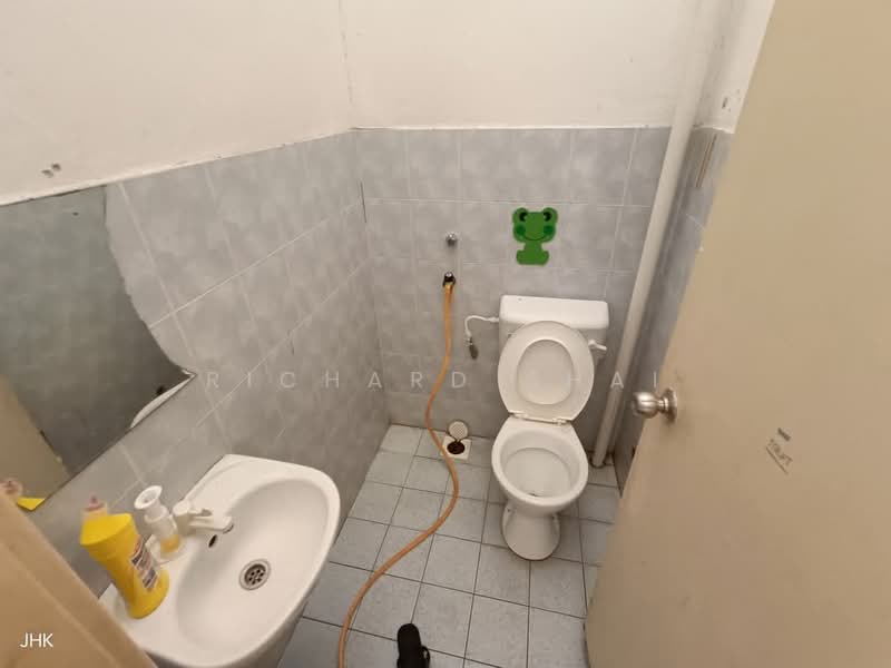 2-storey Terraced House for Sale in Taman Sri Saujana (Kota Tinggi) - Richard Shai - Bathroom - PropertyGuru.com.my