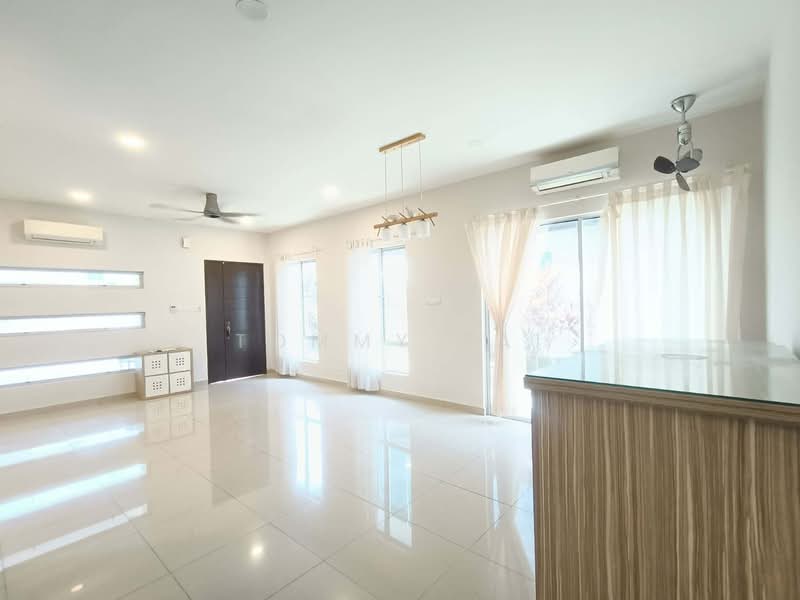 Cluster House for Sale in Taman Seri Austin (Tebrau) - Tommy Tai - Living Room - PropertyGuru.com.my