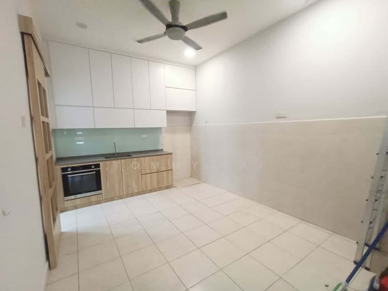 Cluster House for Sale in Taman Seri Austin (Tebrau) - Tommy Tai - Kitchen - PropertyGuru.com.my